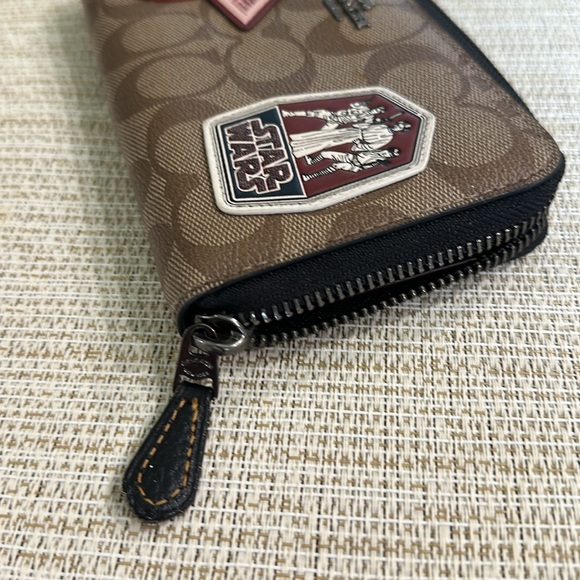 COACH X STAR WARS Accordion
Zip Wallet In Signature
Canvas With Patches EUC - Picture 6 of 10